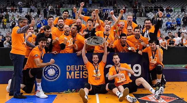 Almanya'da Berlin Recycling Volleys'dan 10. şampiyonluk