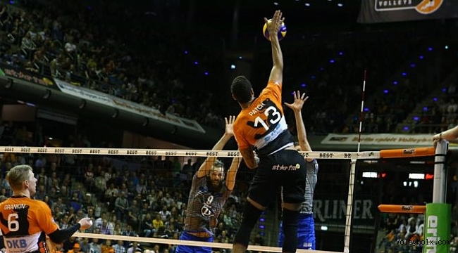 Berlin Recycling Volleys seriyi eşitledi: 2-2