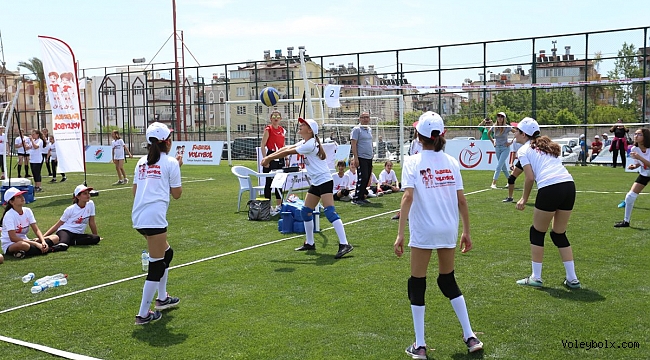 Fabrika Voleybol, Antalya’da Mini Voleybol Şenliği Düzenledi