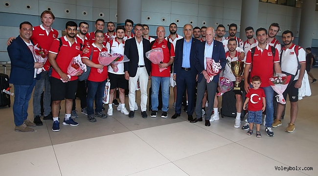 Avrupa Şampiyonu Filenin Efeleri’ne Coşkulu Karşılama