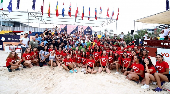 U22 Plaj Voleybolu Avrupa Şampiyonası’nda Kupa ve Madalyalar Sahiplerini Buldu