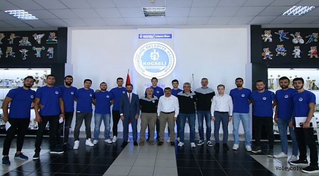 Kocaeli Büyükşehir Kağıtspor'da imzalar atıldı