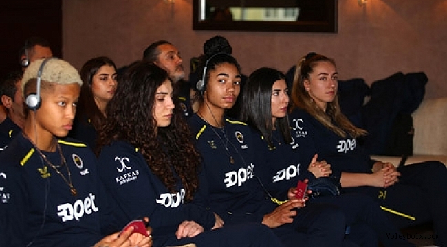 Fenerbahçeli voleybolculara toplumsal cinsiyet eşitliği semineri verildi
