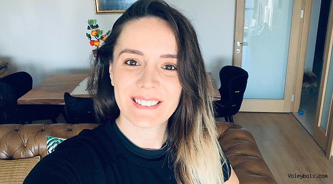 Gamze Kılıç evden aktarıyor