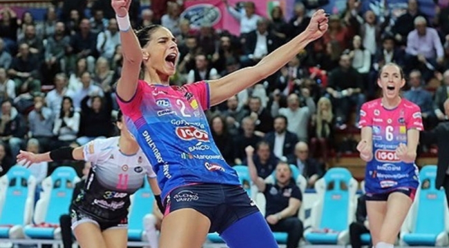 Jovana Brakocevic, Chemik Police'de!...
