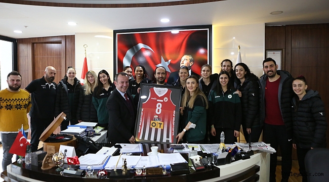 Bolu Bld.'den başkan Özcan'a baklavalı teşekkür