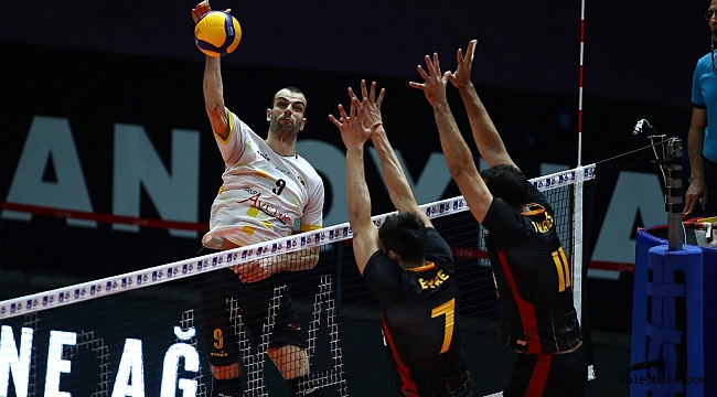 Erkekler Axa Sigorta Kupa Voley’de İki Erteleme Maçı Oynandı