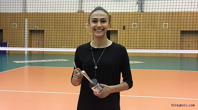 Simge Aköz, “En İyi Voleybol Oyuncusu” seçildi