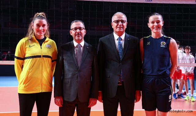 Bakan Kasapoğlu FIVB Dünya Kulüpler Şampiyonası Öncesi Türk Temsilcilerle Bir Araya Geldi
