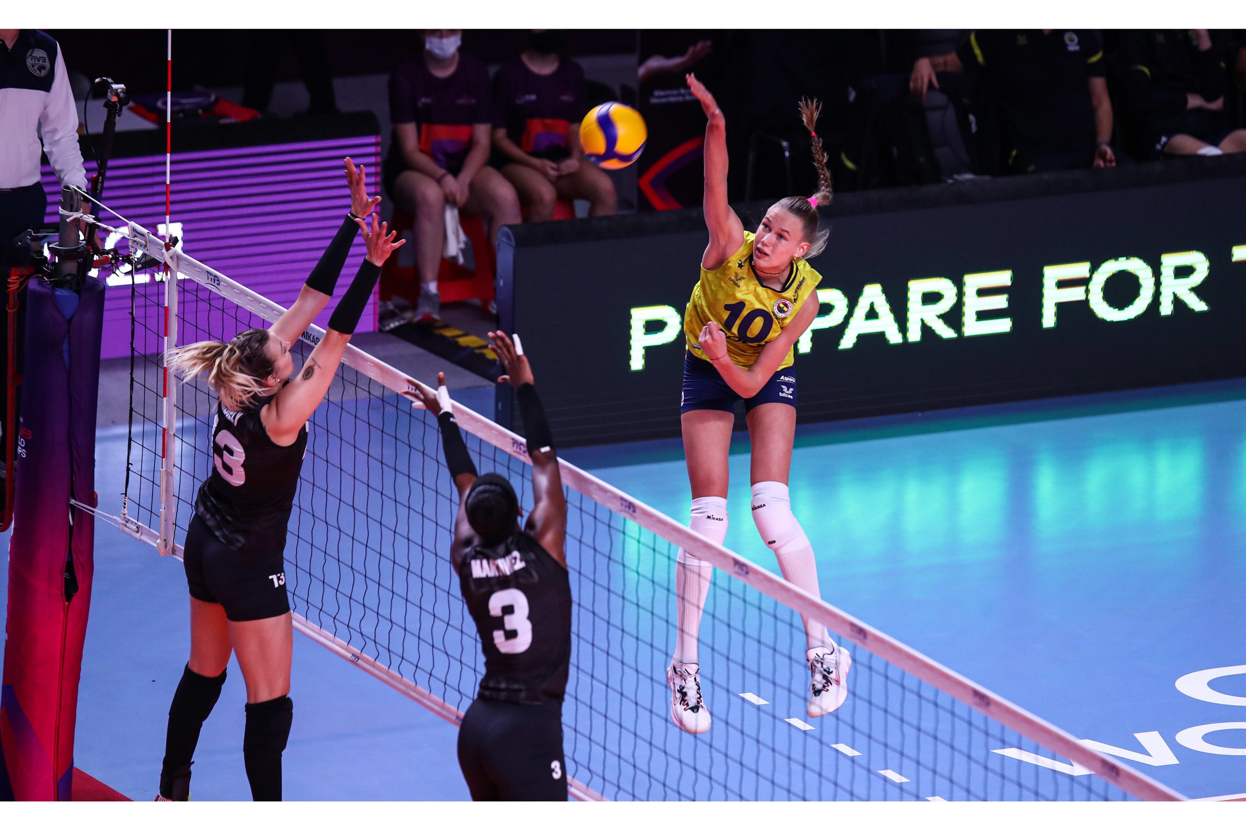 Fenerbahçe Opet, Dentil Praia'yı 3-1 Mağlup Etti