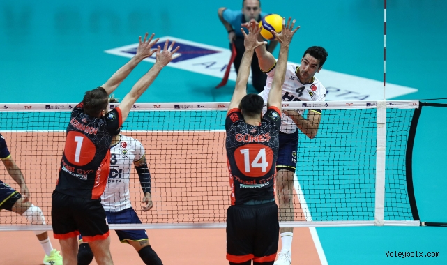 Efeler Ligi’nde Play-off 1/4 Etabı Devam Ediyor
