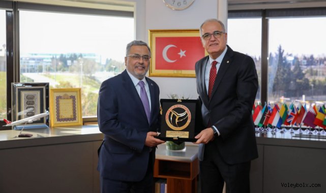 Üstündağ, THY Yönetim Kurulu ve İcra Komitesi Başkanı Ahmet Bolat’ı Ziyaret Etti
