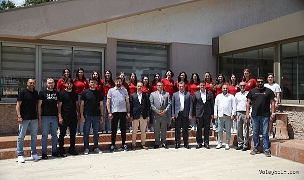 Bergama Belediyespor'da imza günü