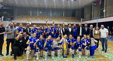 Kardelen İpek Sümer'in forma giydiği KV Drita Şampiyon!..
