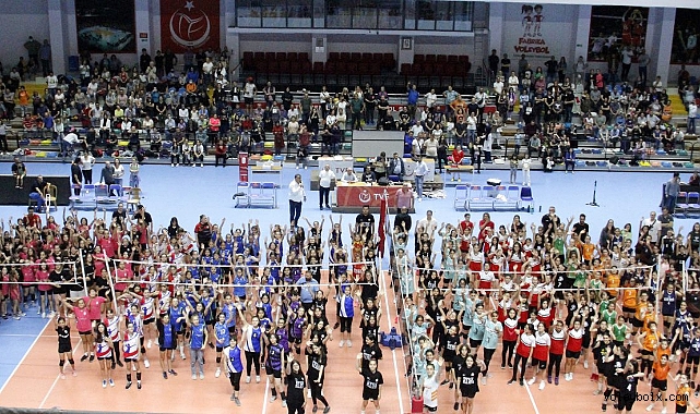 Bursa'da Mini Voleybol Şenliği Yapıldı