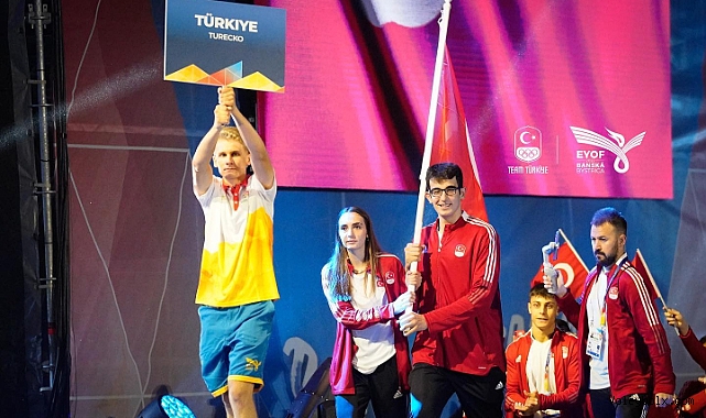 EYOF Açılış Töreninde Bayrağımızı Berka Buse Özden Taşıdı