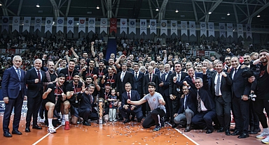 SMS Grup Efeler Ligi'nde Şampiyon Ziraat Bankkart