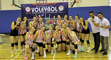 İzmir Ekonomi Üniversitesi 5'te 5 yaparak şampiyonluğa ulaştı