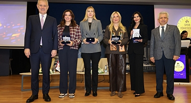 Pelin Çelik, İzmir Ekonomi Üniversitesi Spor Yöneticiliği Paneli'ne Katıldı 