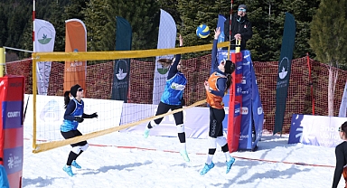 2026 FIVB Kar Voleybolu Dünya Turu Bursa Uludağ Etabı Başladı