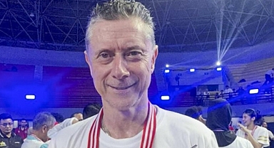 Türk antrenör Bülent Karslıoğlu, Endonezya'da üst üste ikinci şampiyonluğu yaşadı