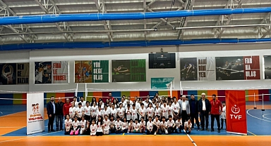 Fabrika Voleybol Yeni Okulunu Gaziantep - İslahiye’de Açtı