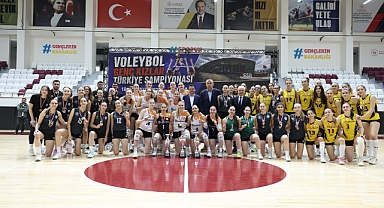 Genç Kızlar Türkiye Şampiyonası'nda Şampiyon Eczacıbaşı 