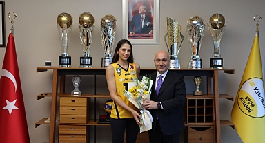 VakıfBank'ta altyapıdan yetişen Derya Cebecioğlu ile yollar ayrıldı