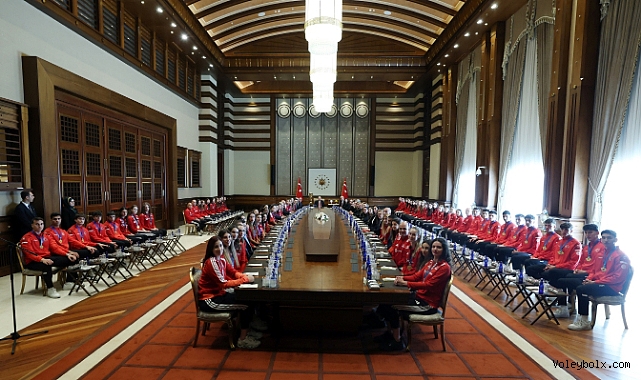 Cumhurbaşkanımız Erdoğan, Türk Voleybolunun Başarılı Temsilcilerini Kabul Etti