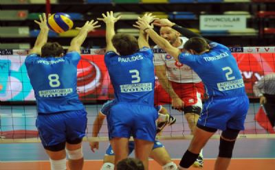 Halkbank 3-0 kazandı (FOTO)