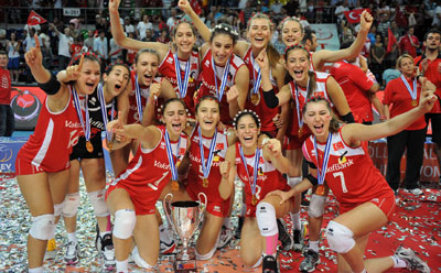 GENÇ SULTANLAR AVRUPA ŞAMPİYONU!... (FOTO)