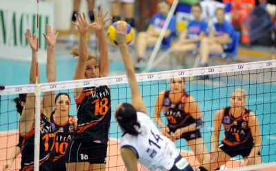 Eczacıbaşı İtalya'da 3-1 galip