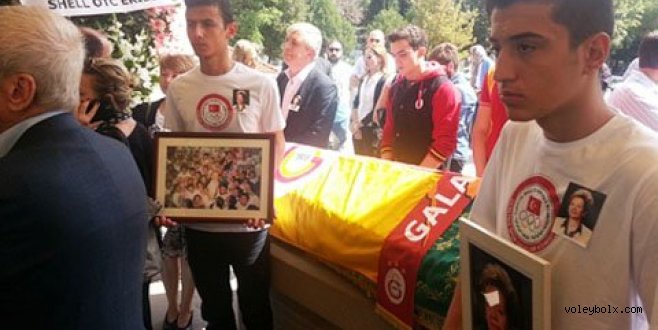 Alev Ercins son yolculuğuna uğurlandı