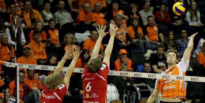 Almanya'da Berlin Recycling Volleys'den kritik galibiyet