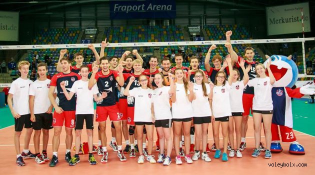 Almanya'da United Volleys liderliğe yükseldi...