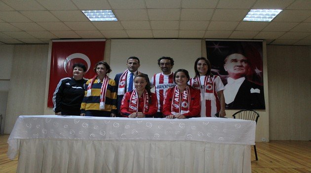 Anakent’in Voleybolcuları Panelde Öğrencilerle Buluştu
