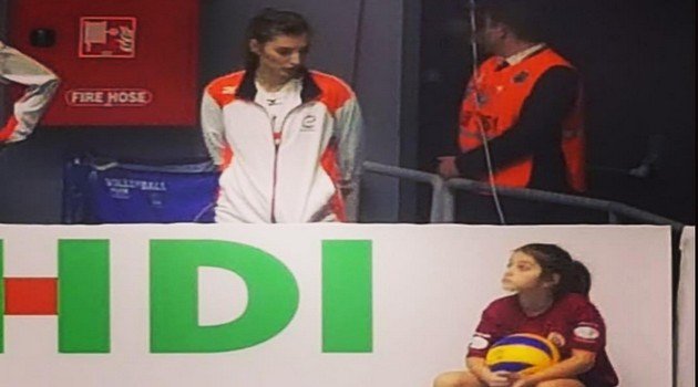 Anne-Kız Farklı Armalarla Aynı Sahada