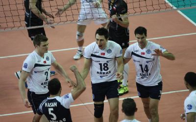 Arkas Spor'un çifte sınavı