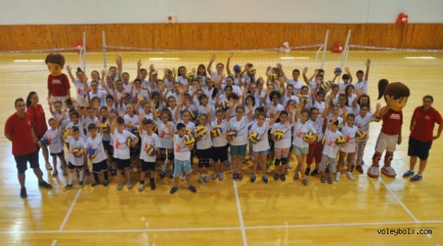 Aydın Fabrika Voleybol Okulu açıldı