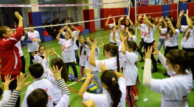 Bahçeşehir Kolejleri Fabrika Voleybol Okulları açıldı