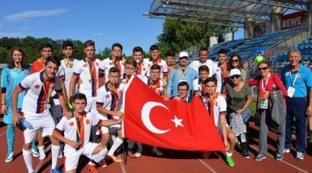 Bergama, Kardeş Şehir Olimpiyatları’nda 2. oldu