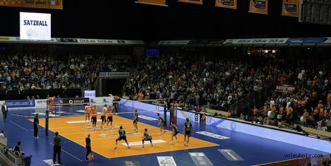 Berlin Recycling Volleys liderliği sürdürdü...