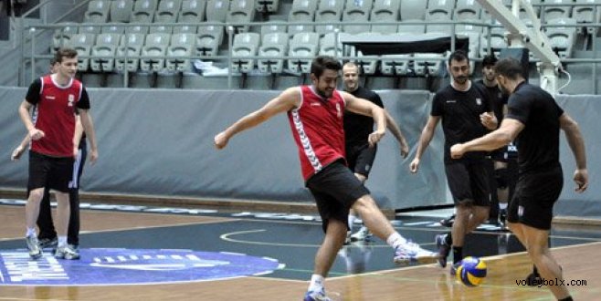 Beşiktaşlı voleybolculardan futbol şov