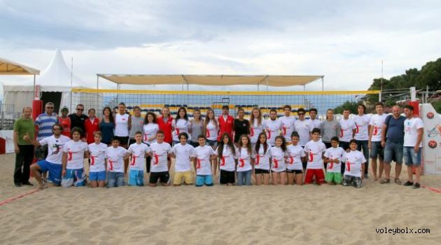 Burhaniyeli gençlere plaj voleybolu semineri