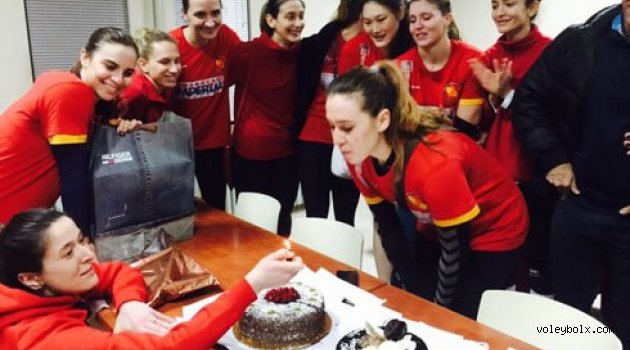 Cansu Aydınoğulları'na doğum günü sürprizi