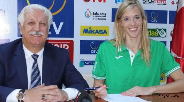 Ciara Michel imzayı attı