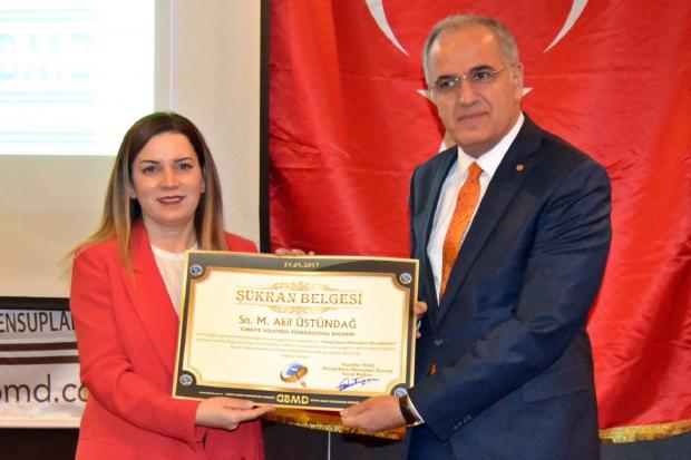 Dünya Basın Mensupları Derneği’nden Üstündağ’a Başarı Ödülü