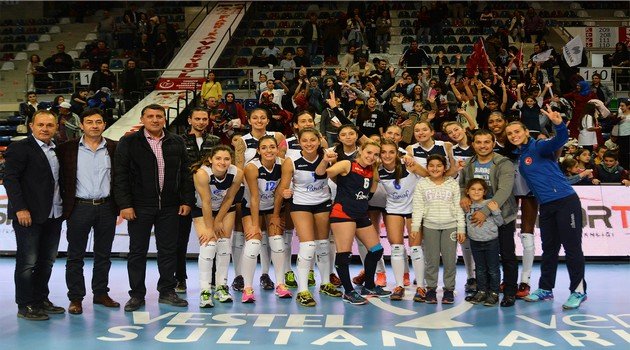 Dünya Şampiyonu Eroğlu Halkbank'ı Seçti
