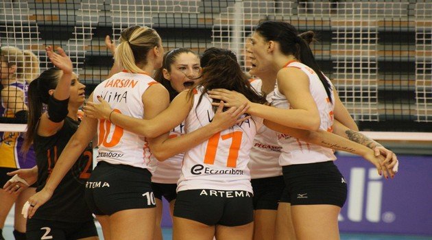 Eczacıbaşı VitrA Dört Sette Kazandı