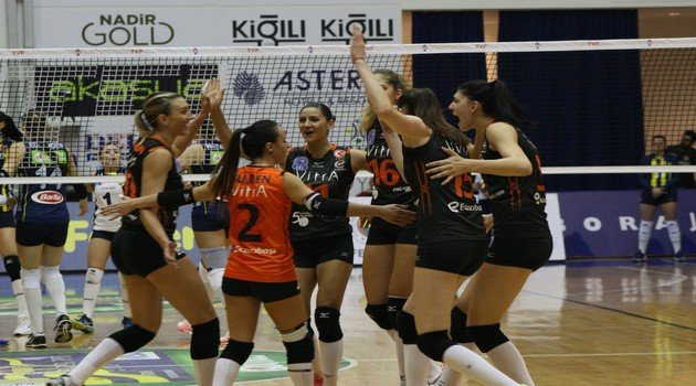 Eczacıbaşı VitrA Fenerbahçe'yi Devirdi